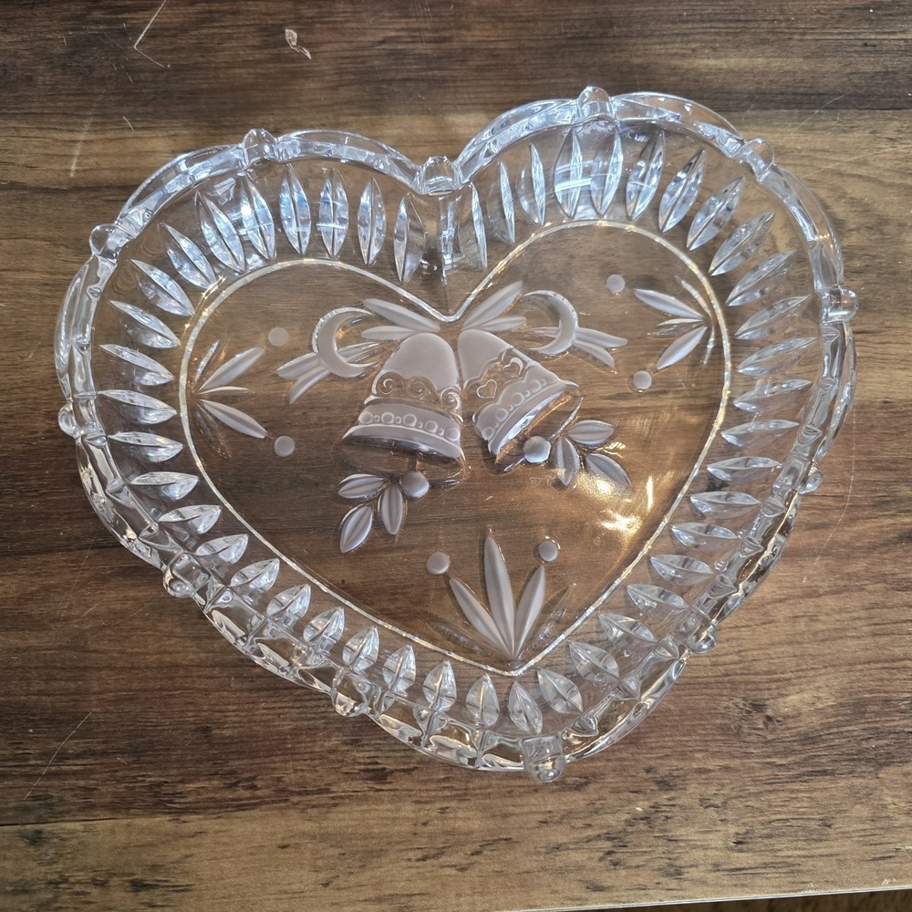 Mikasa HEART Frosted‎ Bell TRAY Holiday Classic Bowl Cookie Candy Ribbed 9"x7.5"